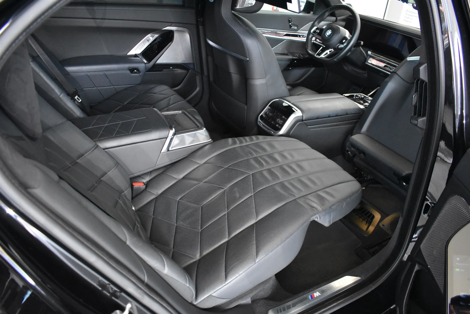 BMW 740 xDrive Sedan, снимка 11 - Автомобили и джипове - 54206705