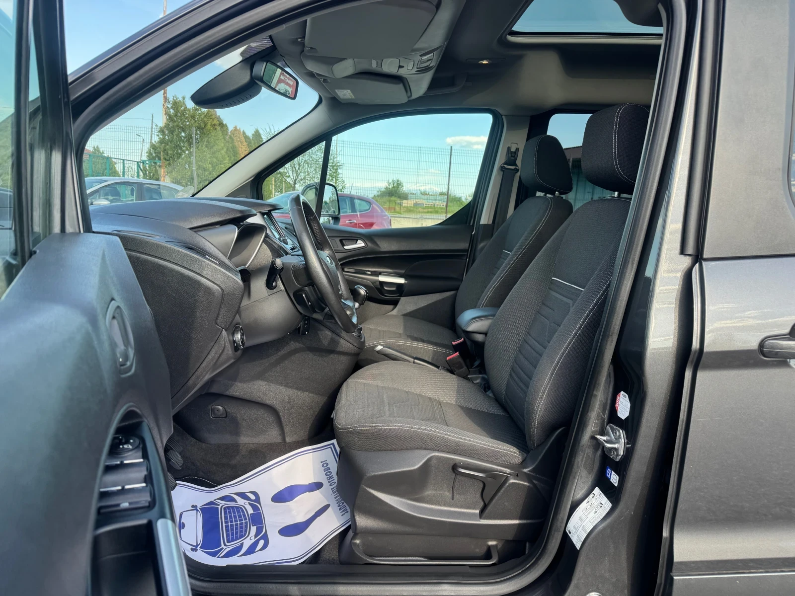 Ford Tourneo Connect 1.0Ecoboost TITANIUM NAVI!! CAMERA!! PANO!! FULL!!, снимка 11 - Автомобили и джипове - 54346209