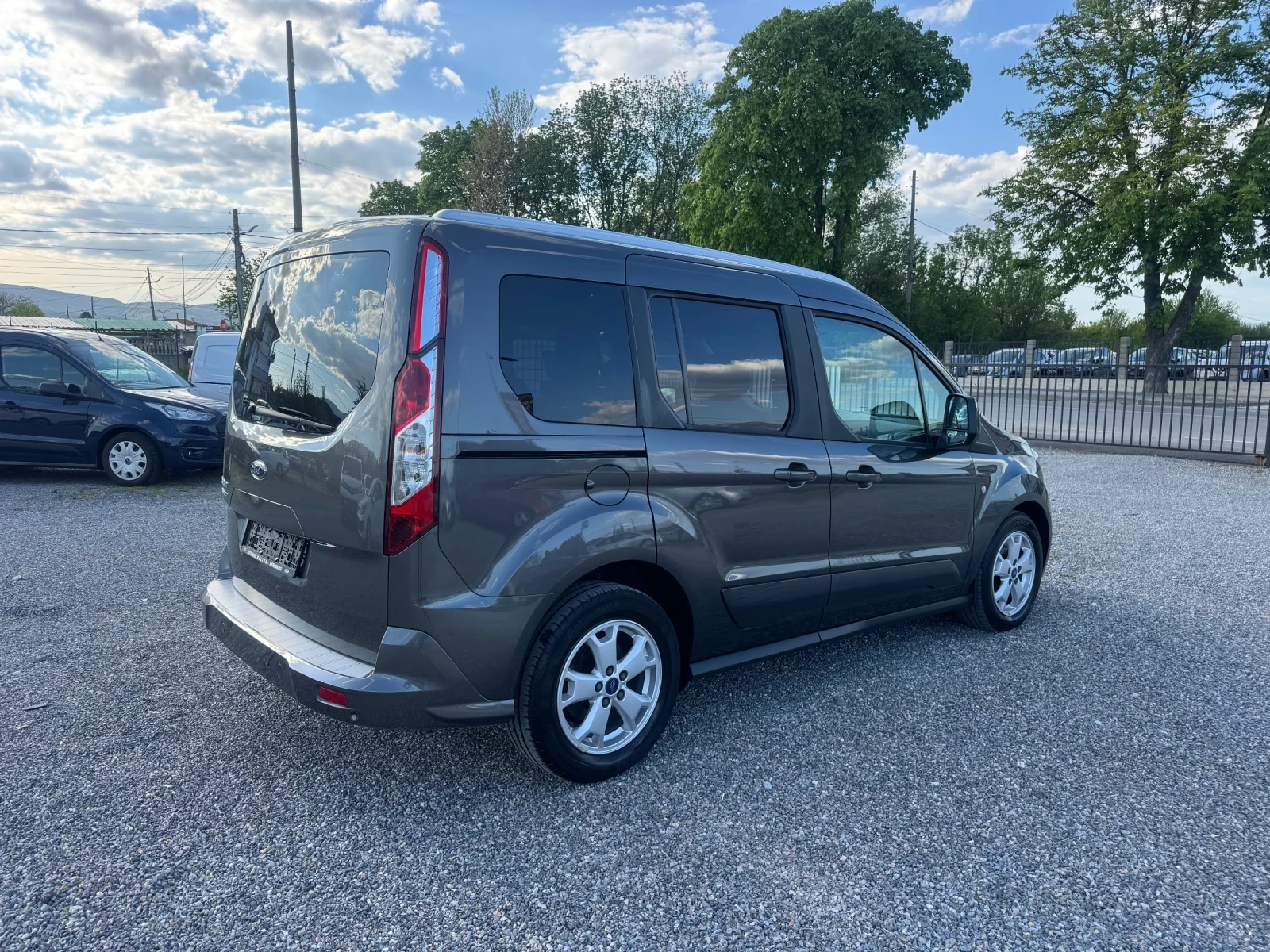 Ford Tourneo Connect 1.0Ecoboost TITANIUM NAVI!! CAMERA!! PANO!! FULL!!, снимка 7 - Автомобили и джипове - 54346209