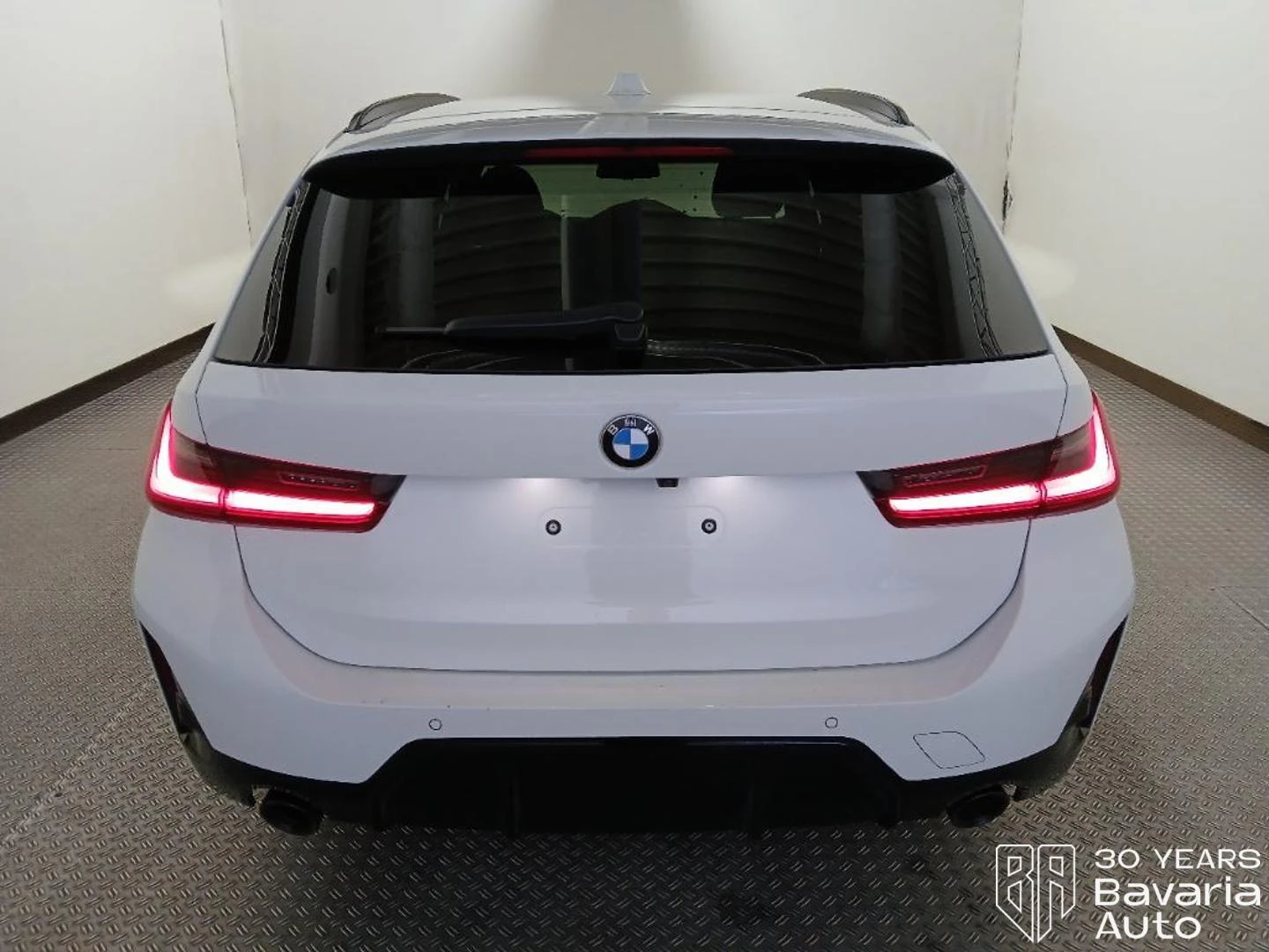 BMW 320 d Touring xDrive M Sport Paket, снимка 3 - Автомобили и джипове - 54396598