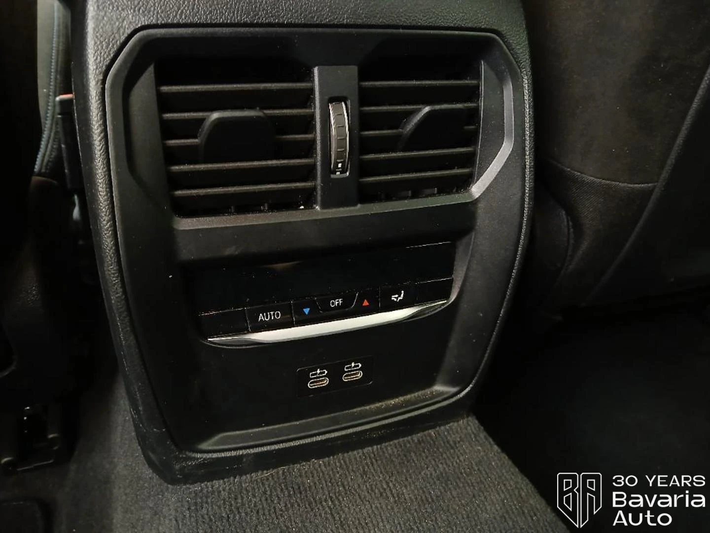 BMW 320 d Touring xDrive M Sport Paket, снимка 13 - Автомобили и джипове - 54396598