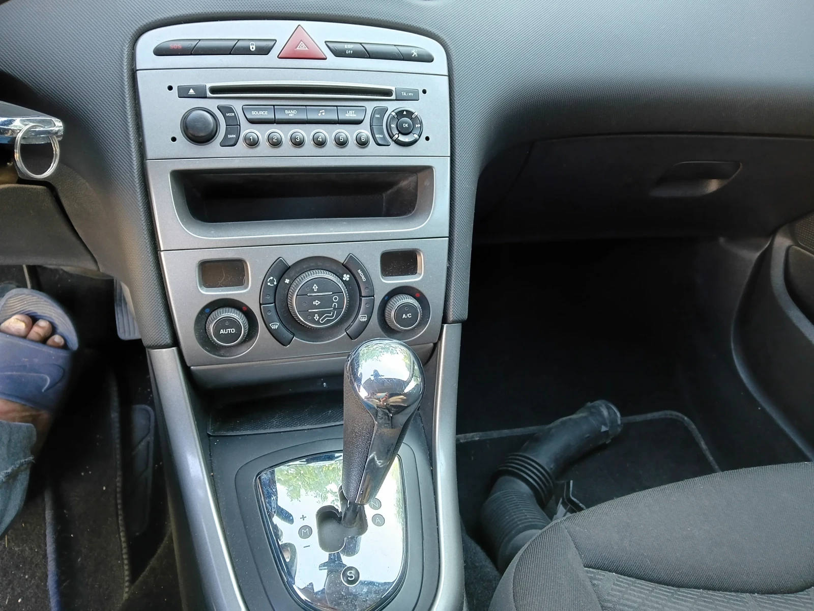 Peugeot 308 1.6 HDI автоматик, снимка 5 - Автомобили и джипове - 55705074