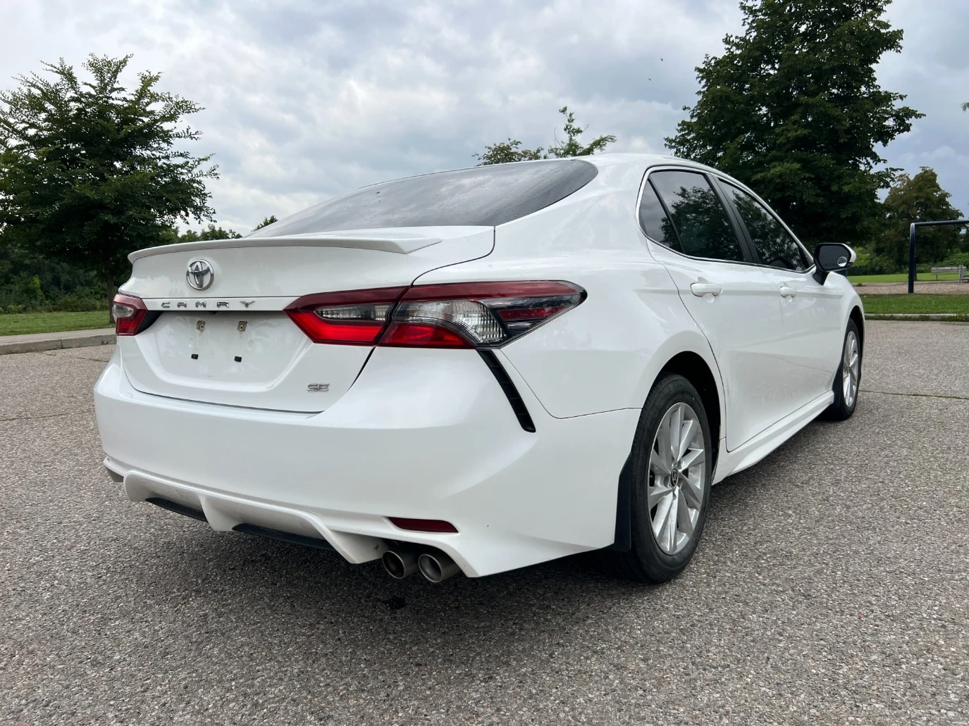 Toyota Camry SE | CARFAX | АВТОФИНАНСИРАНЕ, снимка 6 - Автомобили и джипове - 56076409