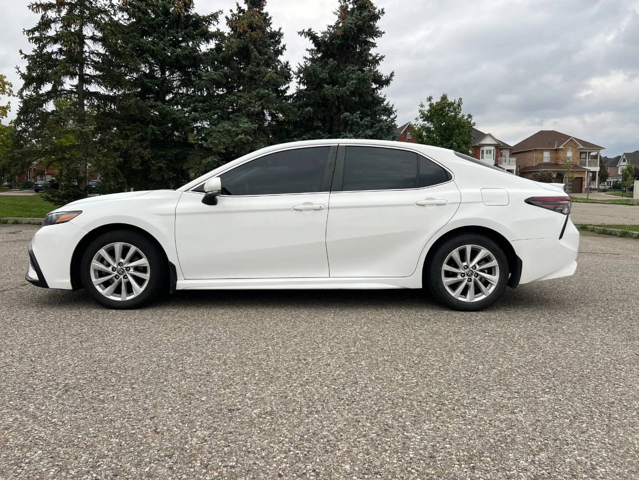Toyota Camry SE | CARFAX | АВТОФИНАНСИРАНЕ, снимка 4 - Автомобили и джипове - 56076409