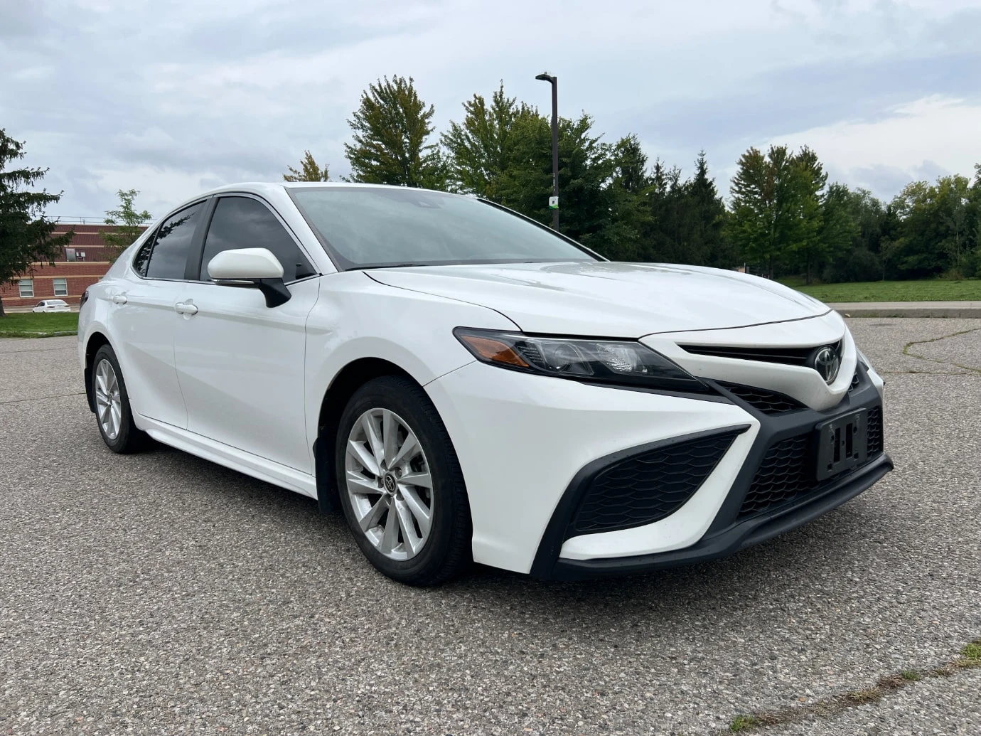 Toyota Camry SE | CARFAX | АВТОФИНАНСИРАНЕ, снимка 3 - Автомобили и джипове - 56076409