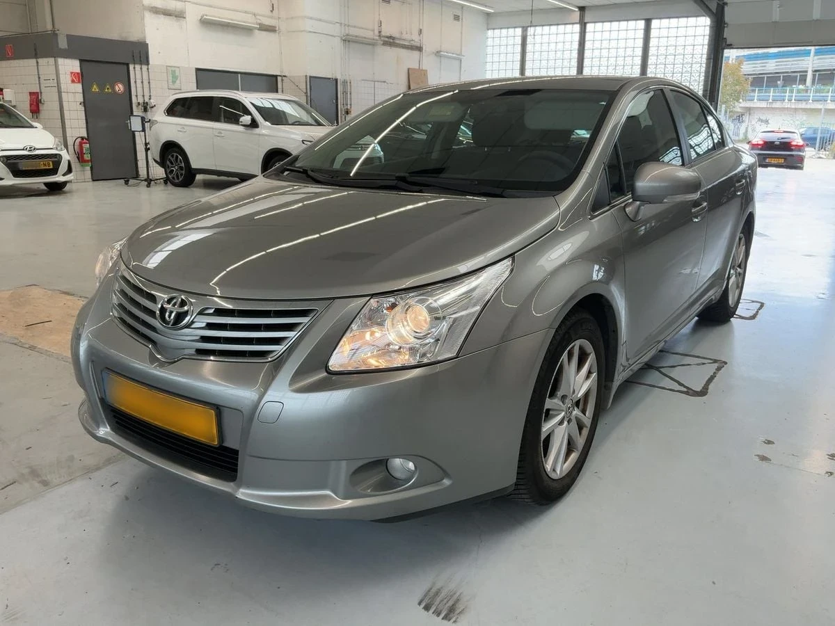 Toyota Avensis 1.8i 147hp , снимка 4 - Автомобили и джипове - 56262213