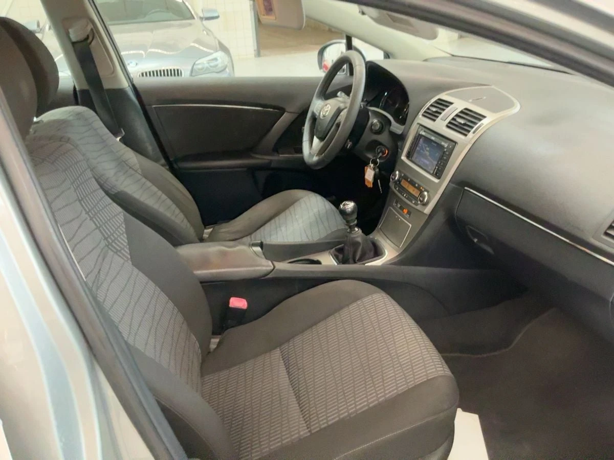 Toyota Avensis 1.8i 147hp , снимка 6 - Автомобили и джипове - 56262213