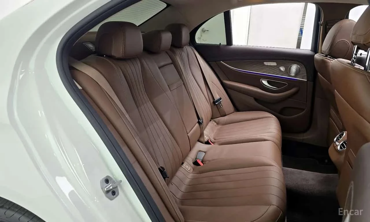 Mercedes-Benz E 300 * E300 4MATIC Exclusive * ЦЕНА ДО БГ, снимка 17 - Автомобили и джипове - 56297441