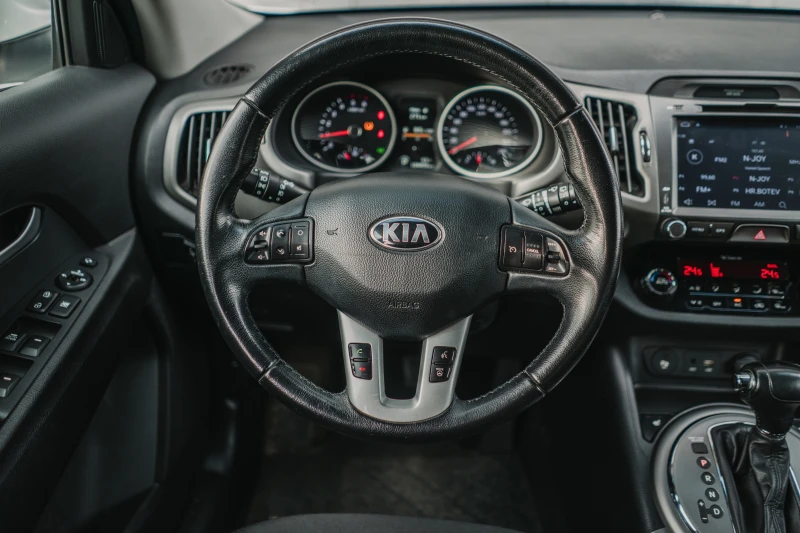 Kia Sportage, снимка 11 - Автомобили и джипове - 48339676