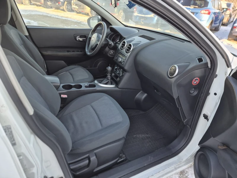 Nissan Qashqai 1.5DCI, снимка 9 - Автомобили и джипове - 53162853