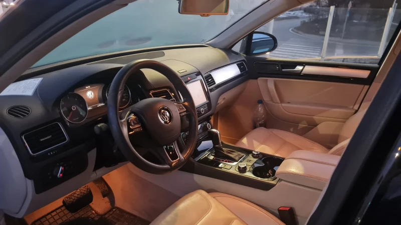 VW Touareg 3.0 TDI , снимка 5 - Автомобили и джипове - 53485275