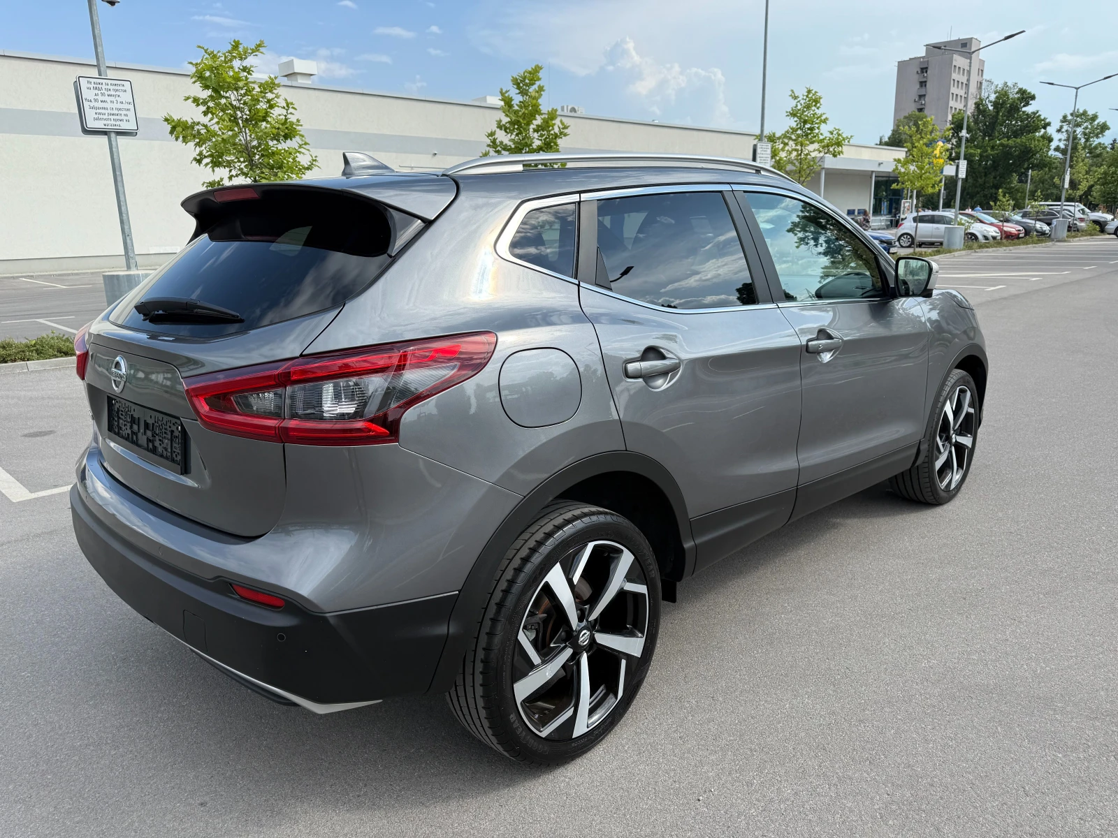 Nissan Qashqai 1.5DCI* KAMERA360* PANORAMA* KOЖА* КАТО НОВА* FULL - изображение 4