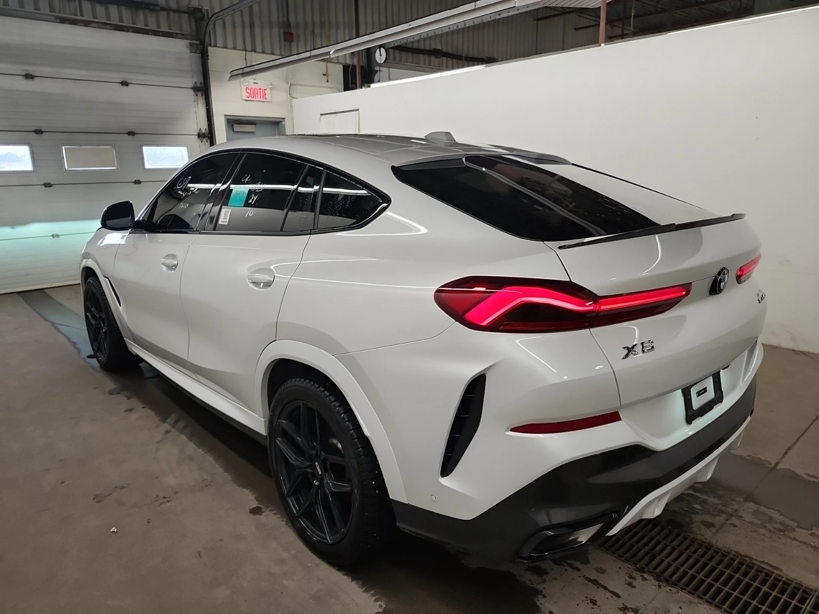 BMW X6 xDrive40i| DISTRONIC| HUD| 360| ОБДУХВАНЕ+ ГУМИ, снимка 5 - Автомобили и джипове - 53719038