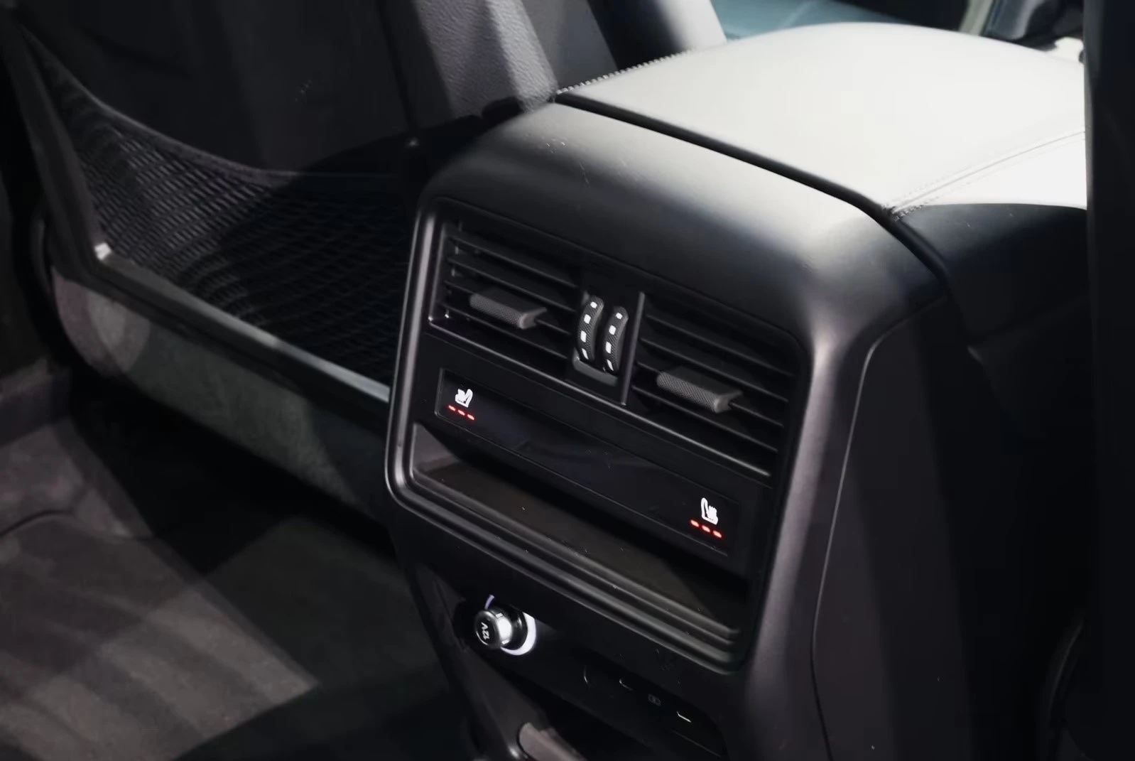 Porsche Cayenne E-HYBRID / SPORT CHRONO / BOSE / HEAD-UP / MATRIX, снимка 17 - Автомобили и джипове - 54880026