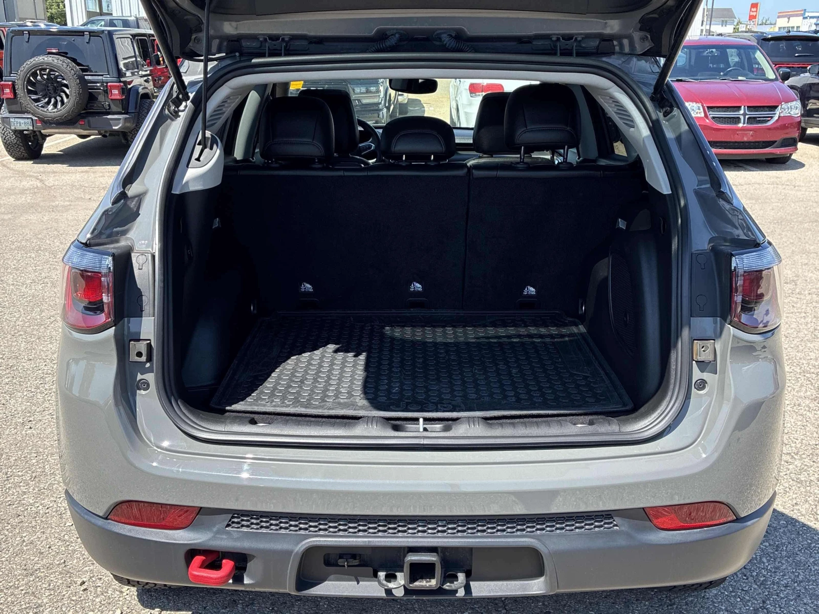 Jeep Compass TRAILHAWK / ПАНО / ЛИЗИНГ / ЦЕНА до БГ, снимка 11 - Автомобили и джипове - 55625536