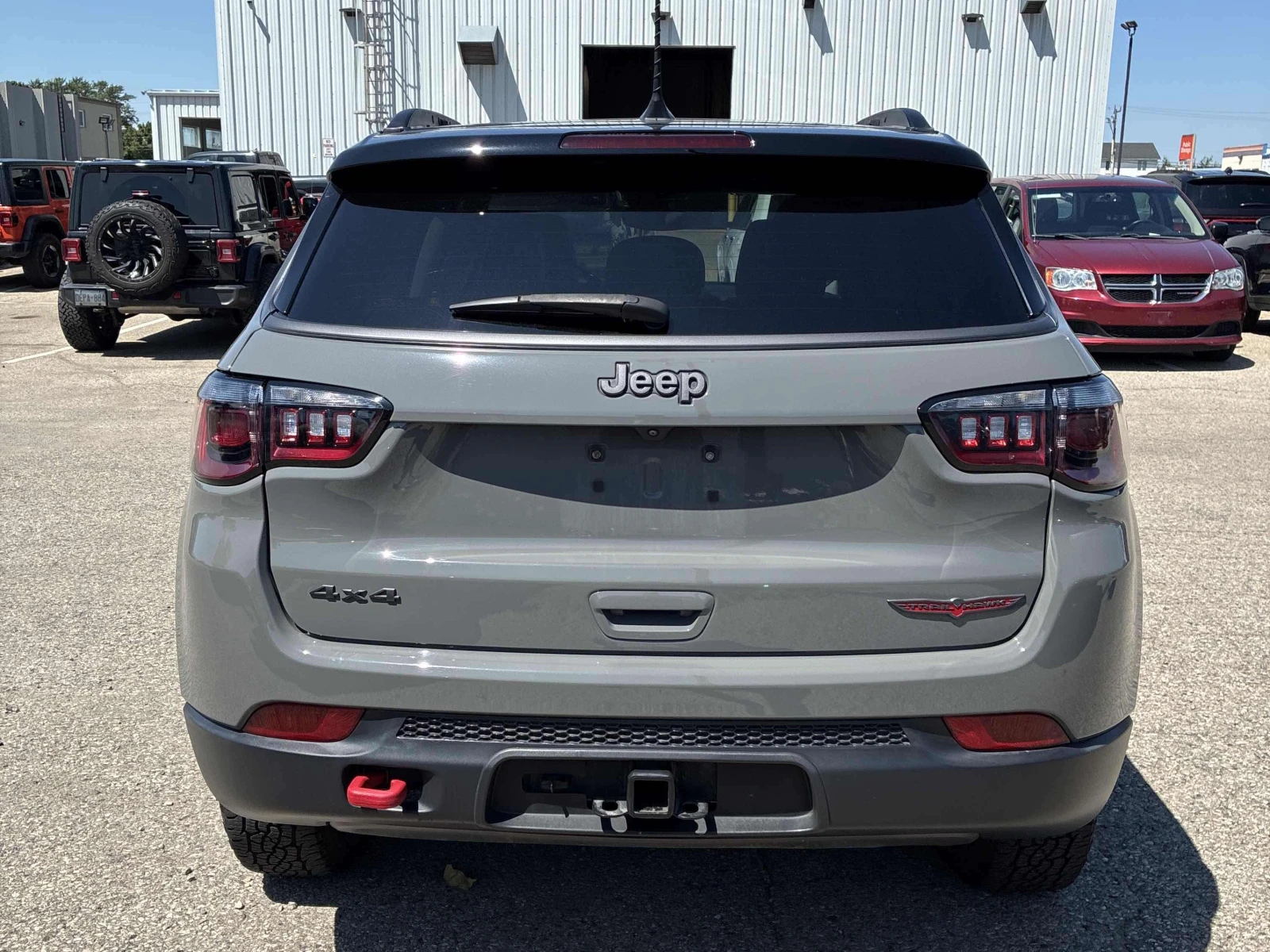 Jeep Compass TRAILHAWK / ПАНО / ЛИЗИНГ / ЦЕНА до БГ, снимка 3 - Автомобили и джипове - 55625536