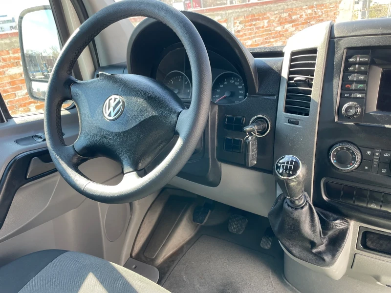 VW Crafter 2.0TDI//136k.c.//АВТОПИЛОТ/КЛИМАТРОНИК/МУЛТИМЕДИЯ, снимка 10 - Бусове и автобуси - 49402678