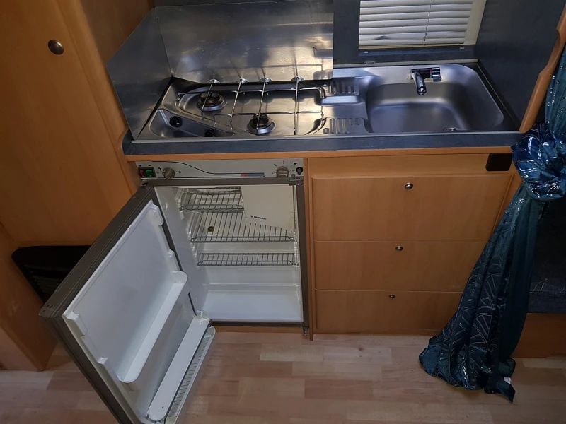 Каравана Adria Altea 502 DK, снимка 14 - Каравани и кемпери - 47005507