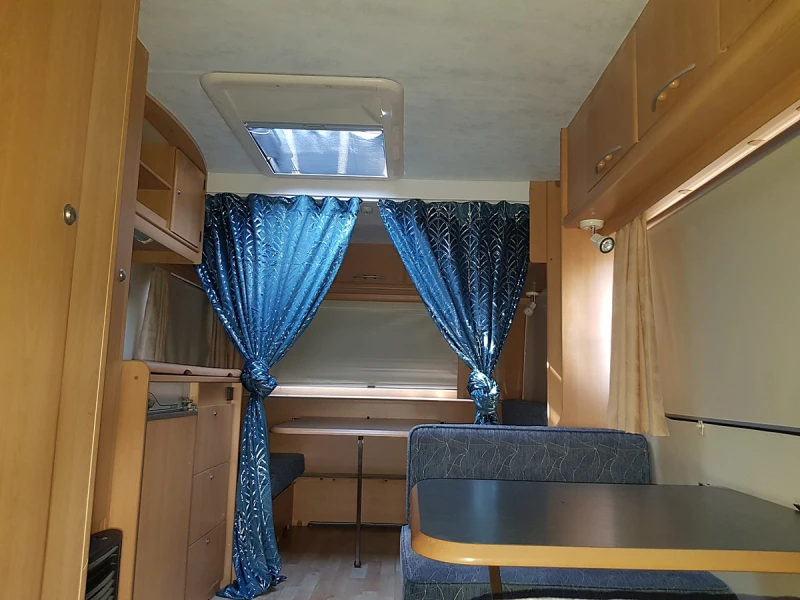 Каравана Adria Altea 502 DK, снимка 10 - Каравани и кемпери - 47005507