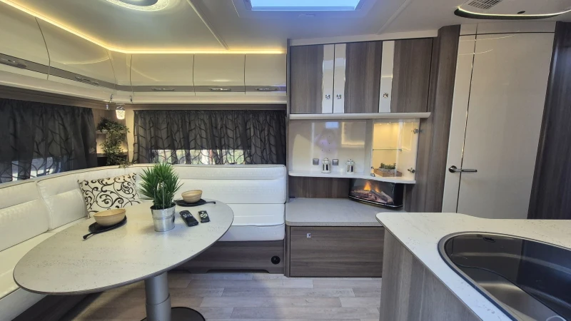 Каравана Fendt BIJOU CHROM, снимка 7 - Каравани и кемпери - 52236155