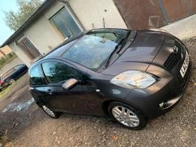 Toyota Yaris 2броя1.2 87к.с, 1.3 101 к.с ТОП СЪСТОЯНИЕ ЗА ЧАСТИ, снимка 1