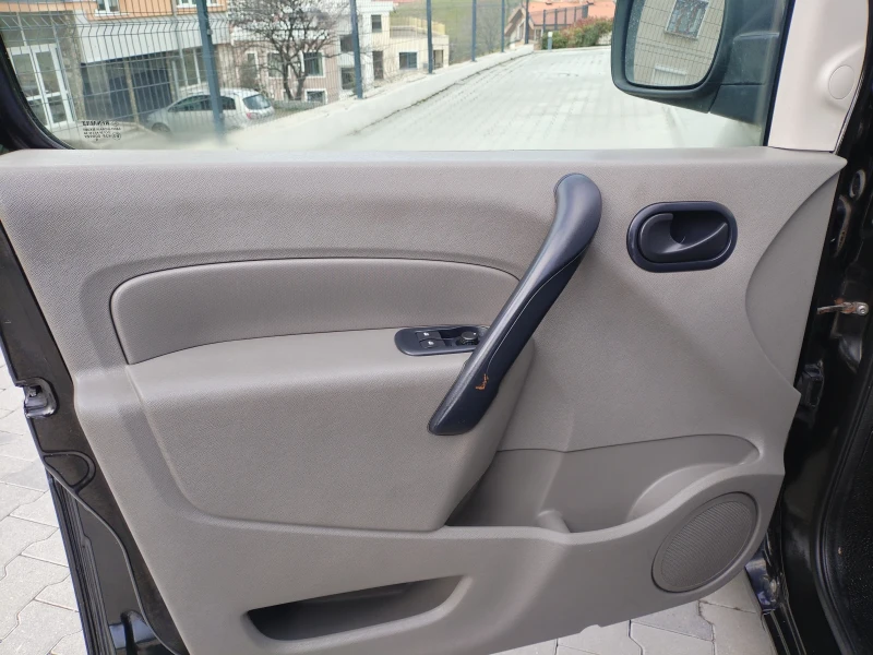 Renault Kangoo 1.5 DCI DIESEL 75HP КЛИМА УНИКАТ , снимка 10 - Автомобили и джипове - 53010787