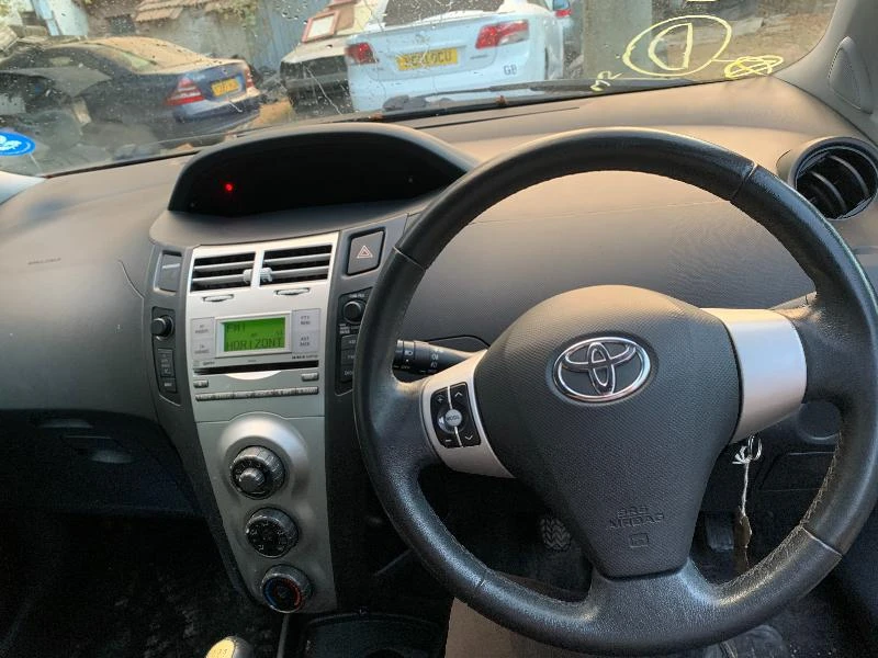 Toyota Yaris 2броя1.2 87к.с, 1.3 101 к.с ТОП СЪСТОЯНИЕ ЗА ЧАСТИ, снимка 11 - Автомобили и джипове - 41656122