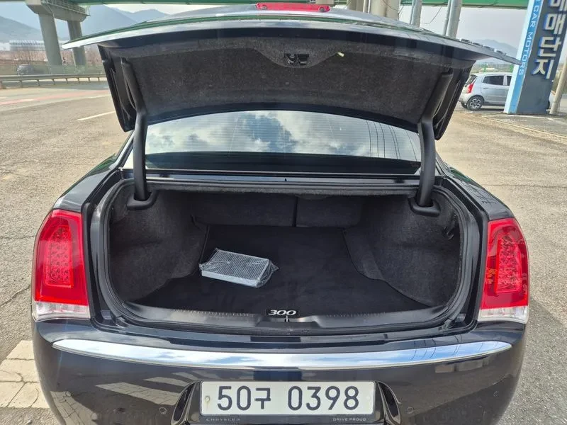 Chrysler 300c 3.6, снимка 16 - Автомобили и джипове - 54326094