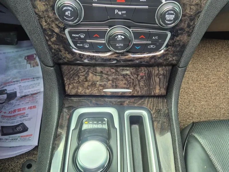 Chrysler 300c 3.6, снимка 9 - Автомобили и джипове - 54326094