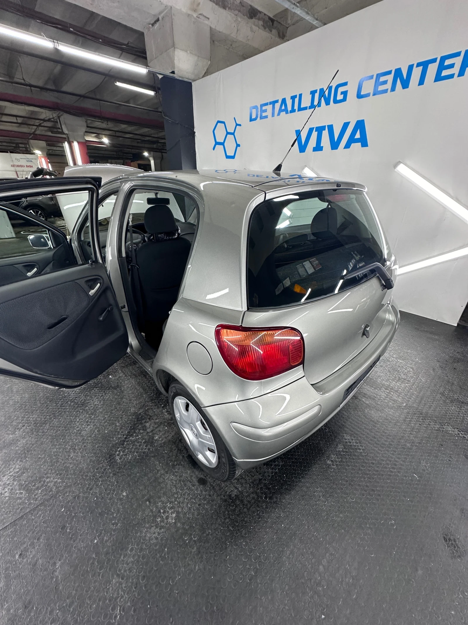 Toyota Yaris 1.0VVT-I - изображение 9