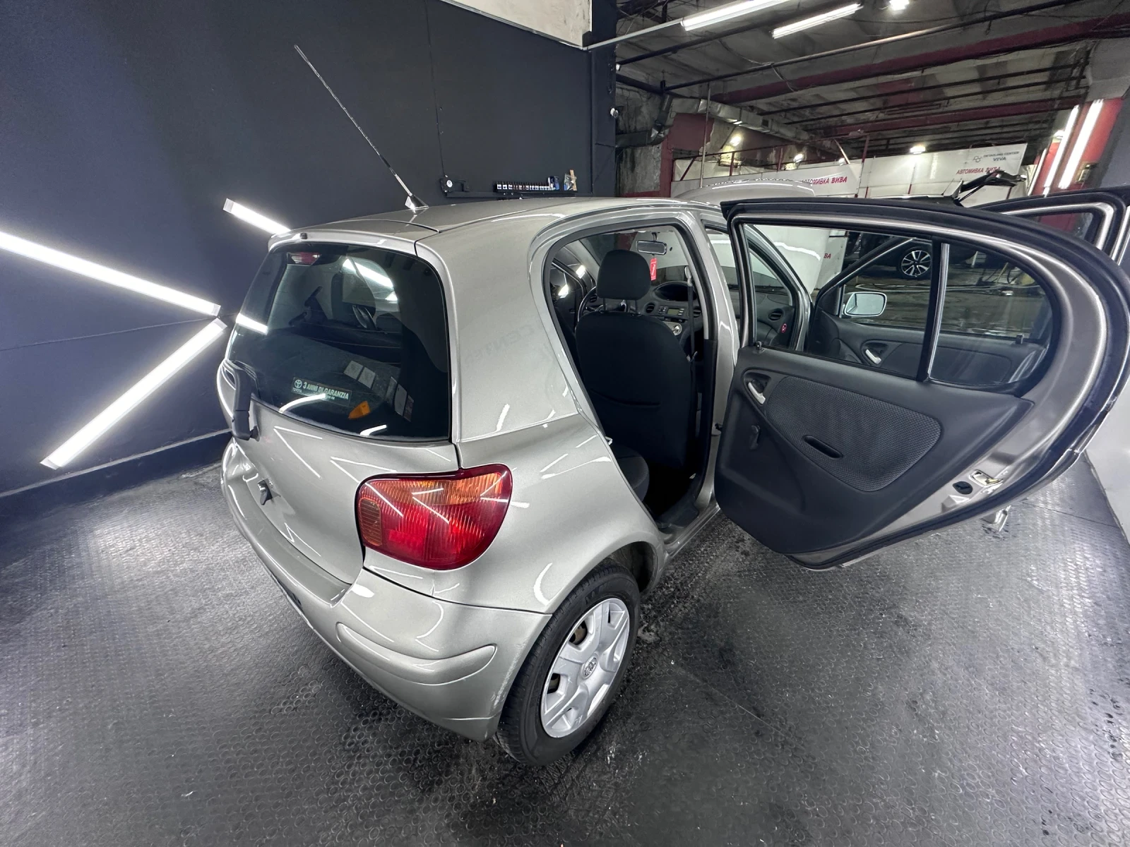 Toyota Yaris 1.0VVT-I - изображение 8