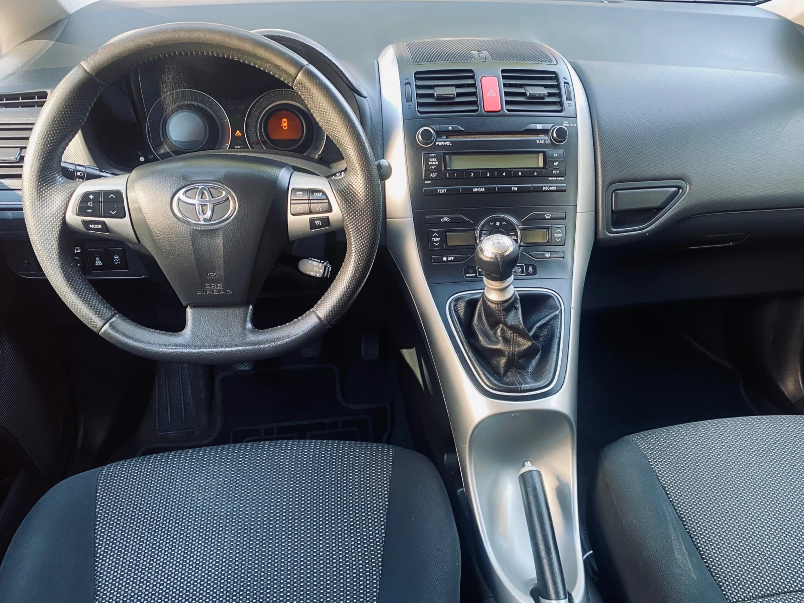Toyota Auris 2.0D4D - изображение 6