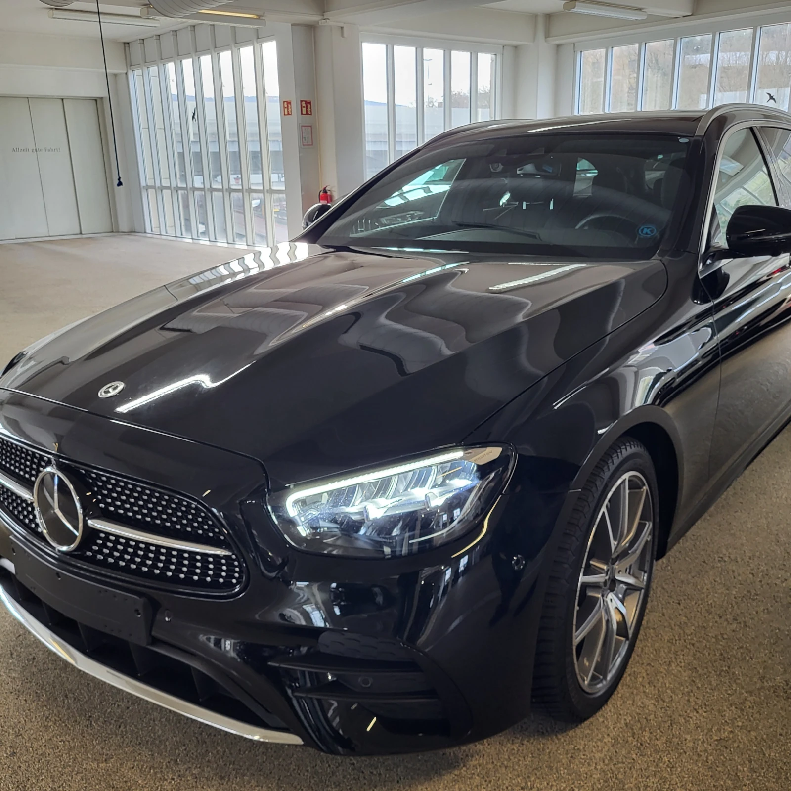 Mercedes-Benz E 220  - изображение 5