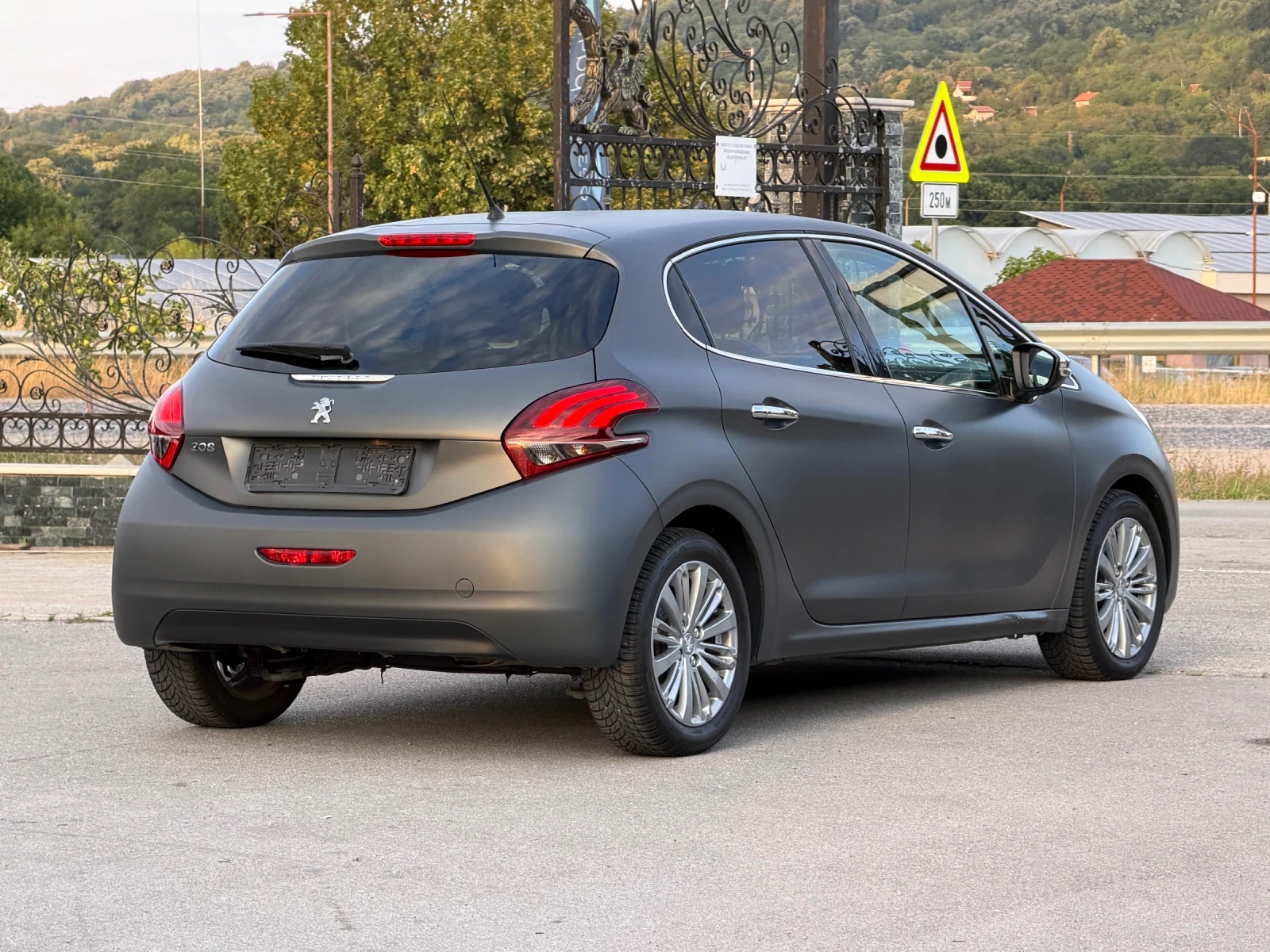 Peugeot 208 1.2 TURBO АВТОМАТ !!!89000км!!!, снимка 14 - Автомобили и джипове - 55669973