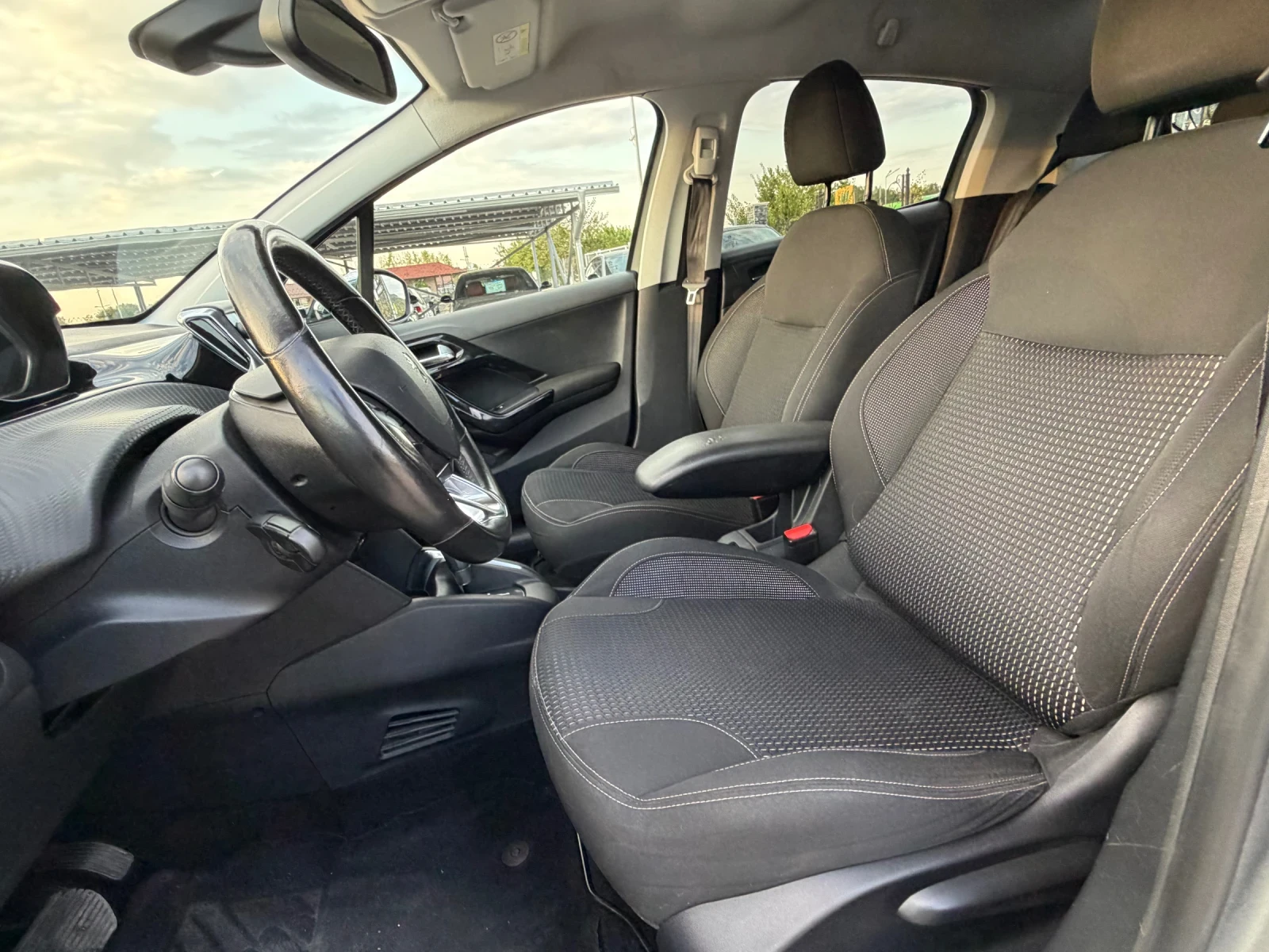 Peugeot 208 1.2 TURBO АВТОМАТ !!!89000км!!!, снимка 7 - Автомобили и джипове - 55669973