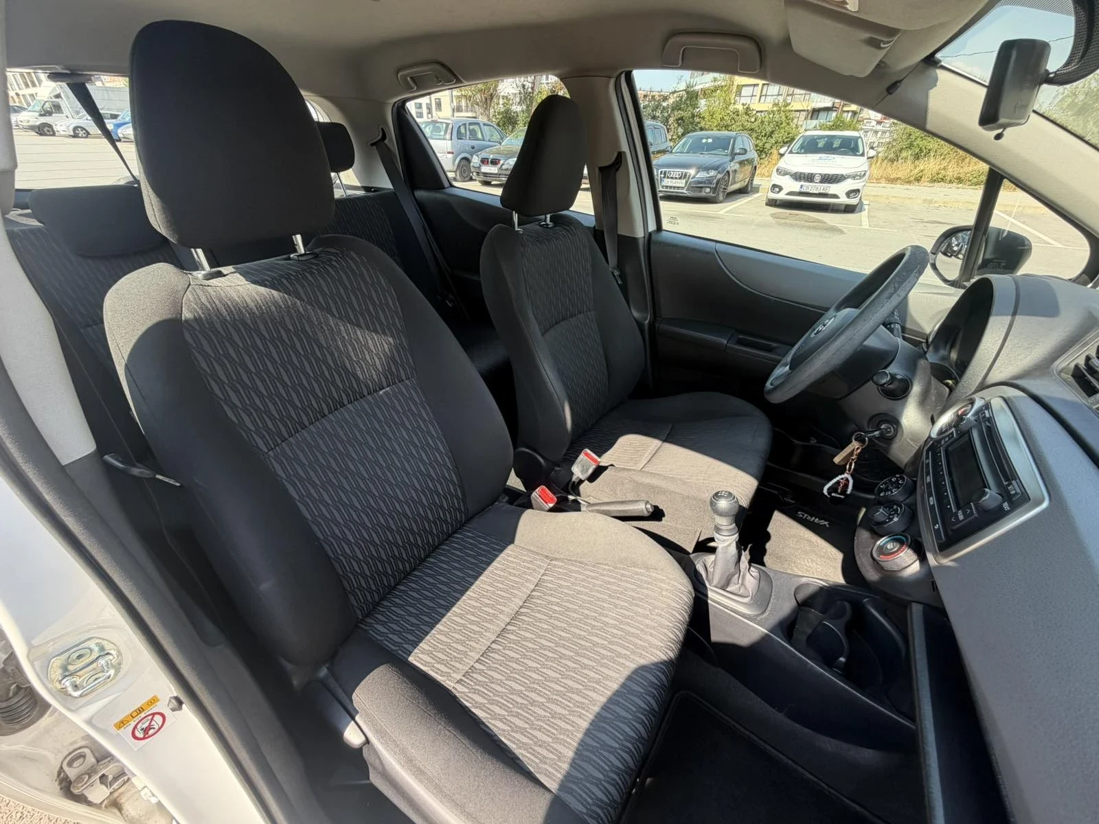 Toyota Yaris, снимка 11 - Автомобили и джипове - 56049754