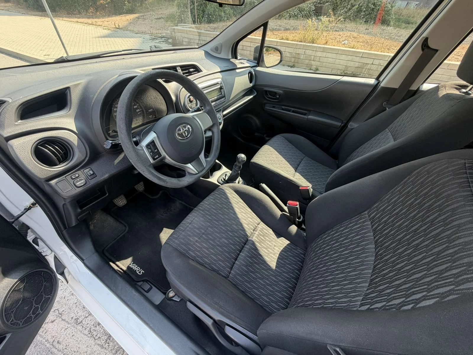 Toyota Yaris, снимка 15 - Автомобили и джипове - 56049754