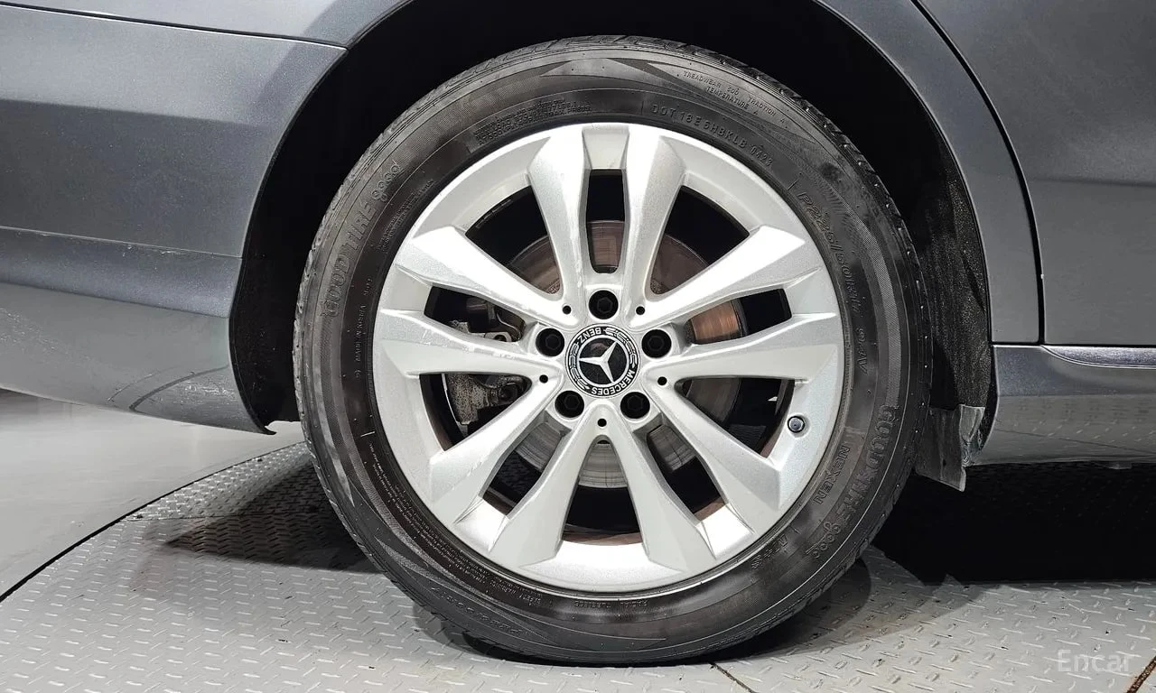 Mercedes-Benz C 220 * АМБИЕНТНО* ФИКСИРАНА ЦЕНА ДО БЪЛГАРИЯ* , снимка 5 - Автомобили и джипове - 56115114