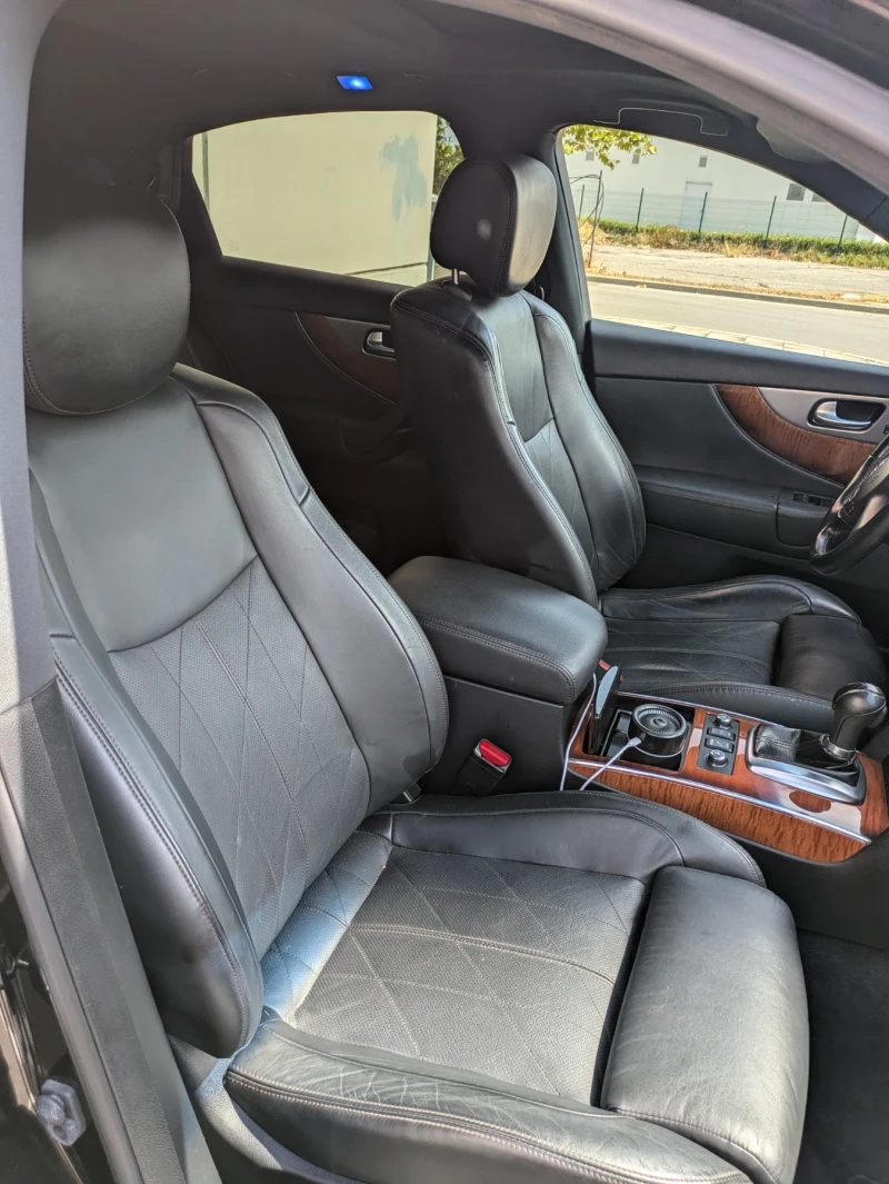 Infiniti QX70 3.7, снимка 7 - Автомобили и джипове - 47481353