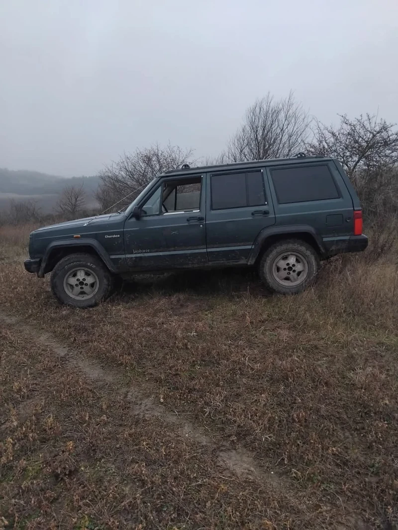 Jeep Cherokee, снимка 4 - Автомобили и джипове - 49001564