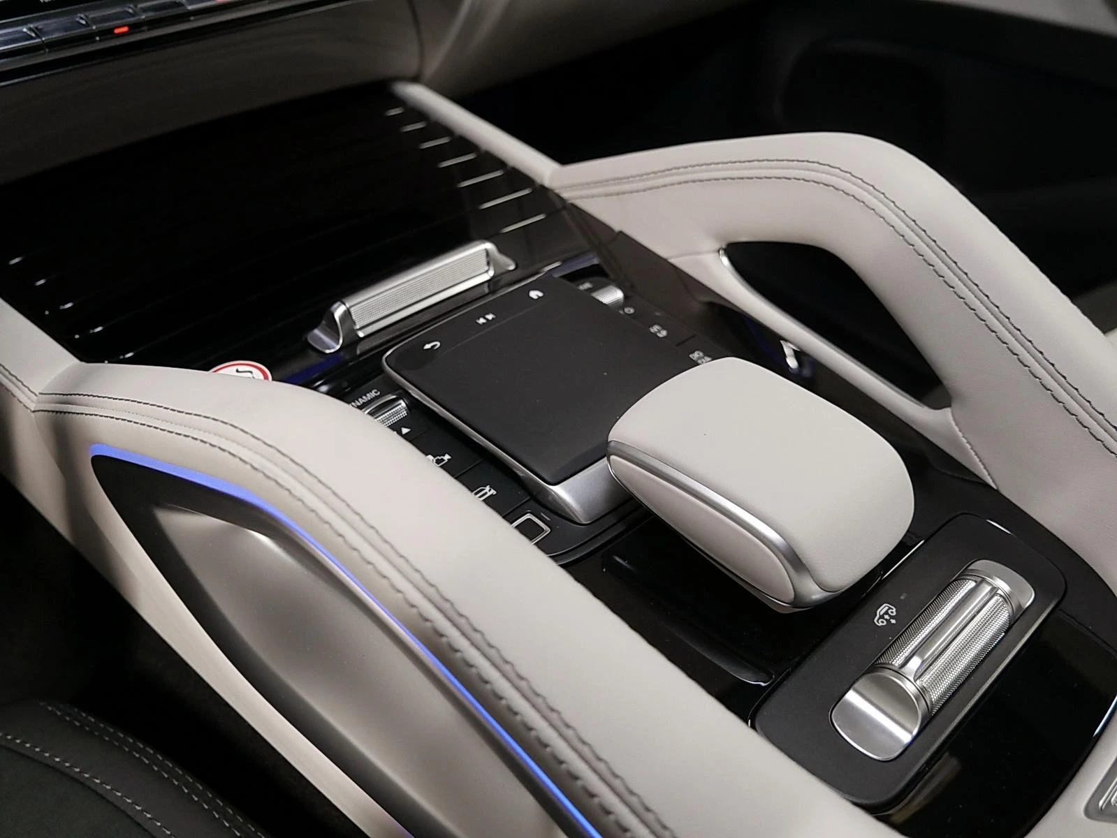 Mercedes-Benz GLS 63 AMG 4Matic+ = Premium Plus = Night Package Гаранция - изображение 7