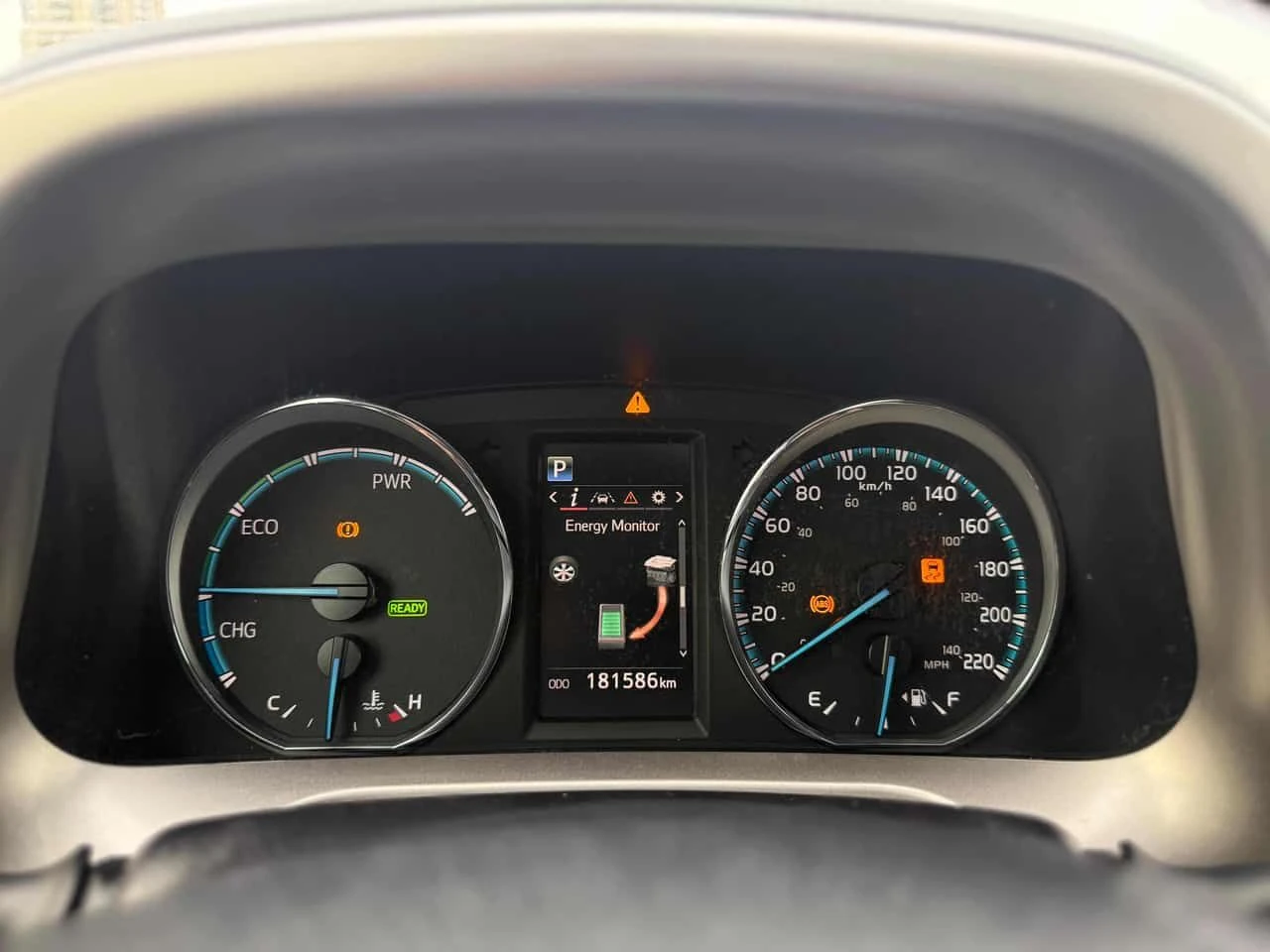 Toyota Rav4 HYBRID LE+ AWD * ПОДГРЕВ НА ВОЛАН/СЕДАЛКИ* КАМЕРА*, снимка 6 - Автомобили и джипове - 53734588