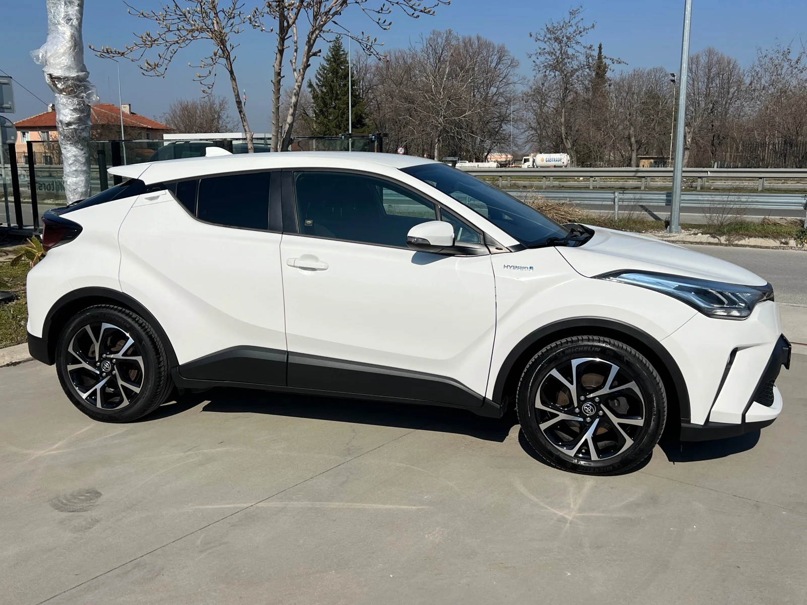 Toyota C-HR 2.0HYBRID, FACELIFT, NAVI+ CAMERA, KEY-GO, DISTRON - изображение 4