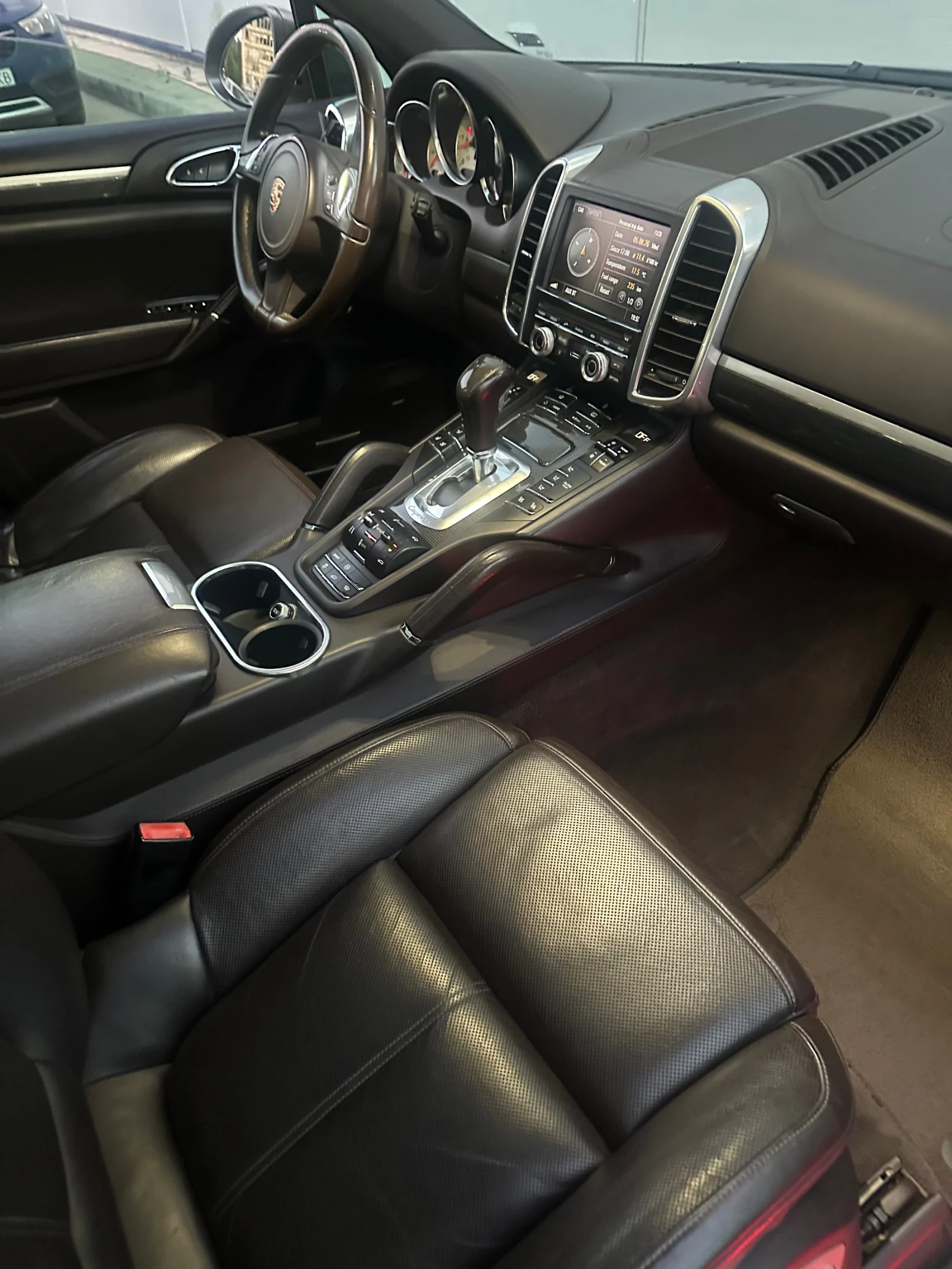 Porsche Cayenne, снимка 13 - Автомобили и джипове - 54910667
