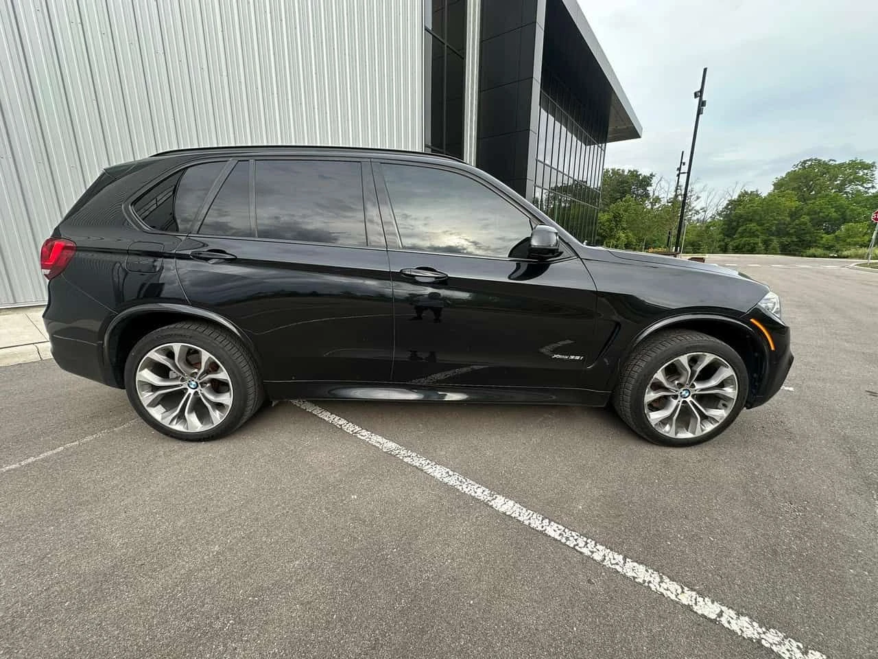 BMW X5 * xDrive35i * M SPORT* HUD* ВАКУУМ* H/K* ТЕЛЕВИЗОР, снимка 3 - Автомобили и джипове - 54621636