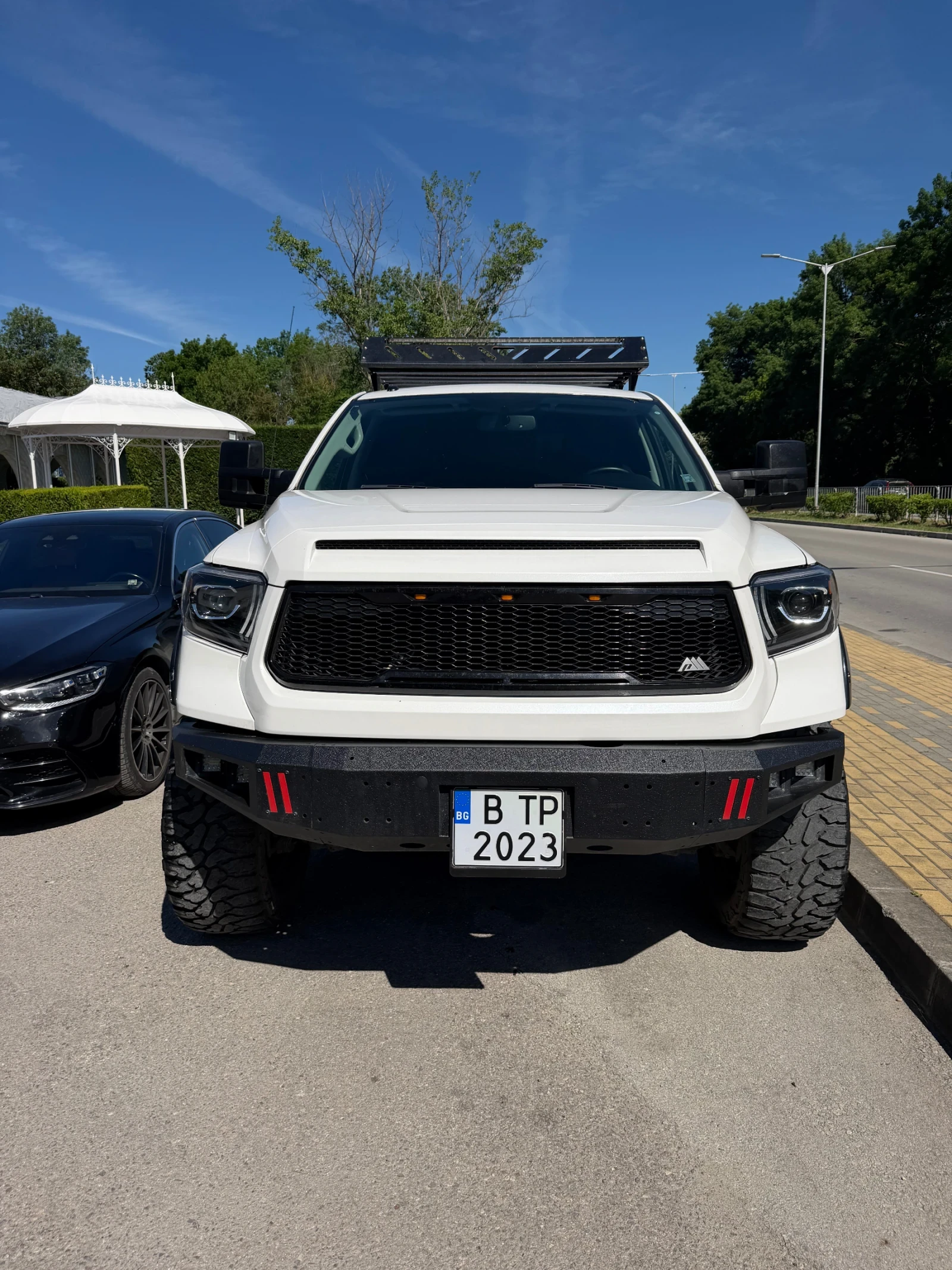 Toyota Tundra, снимка 2 - Автомобили и джипове - 55301515