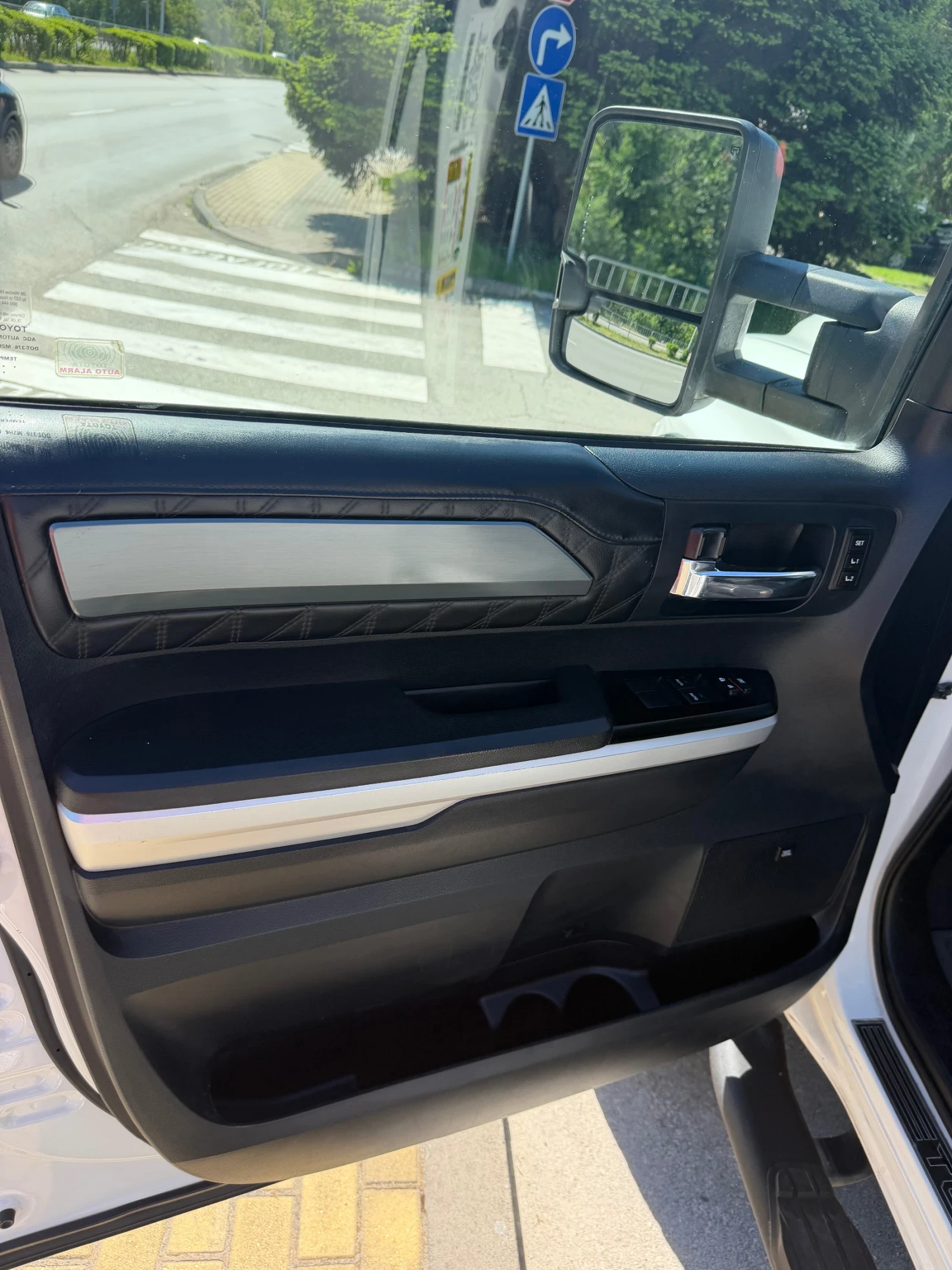 Toyota Tundra, снимка 7 - Автомобили и джипове - 55301515