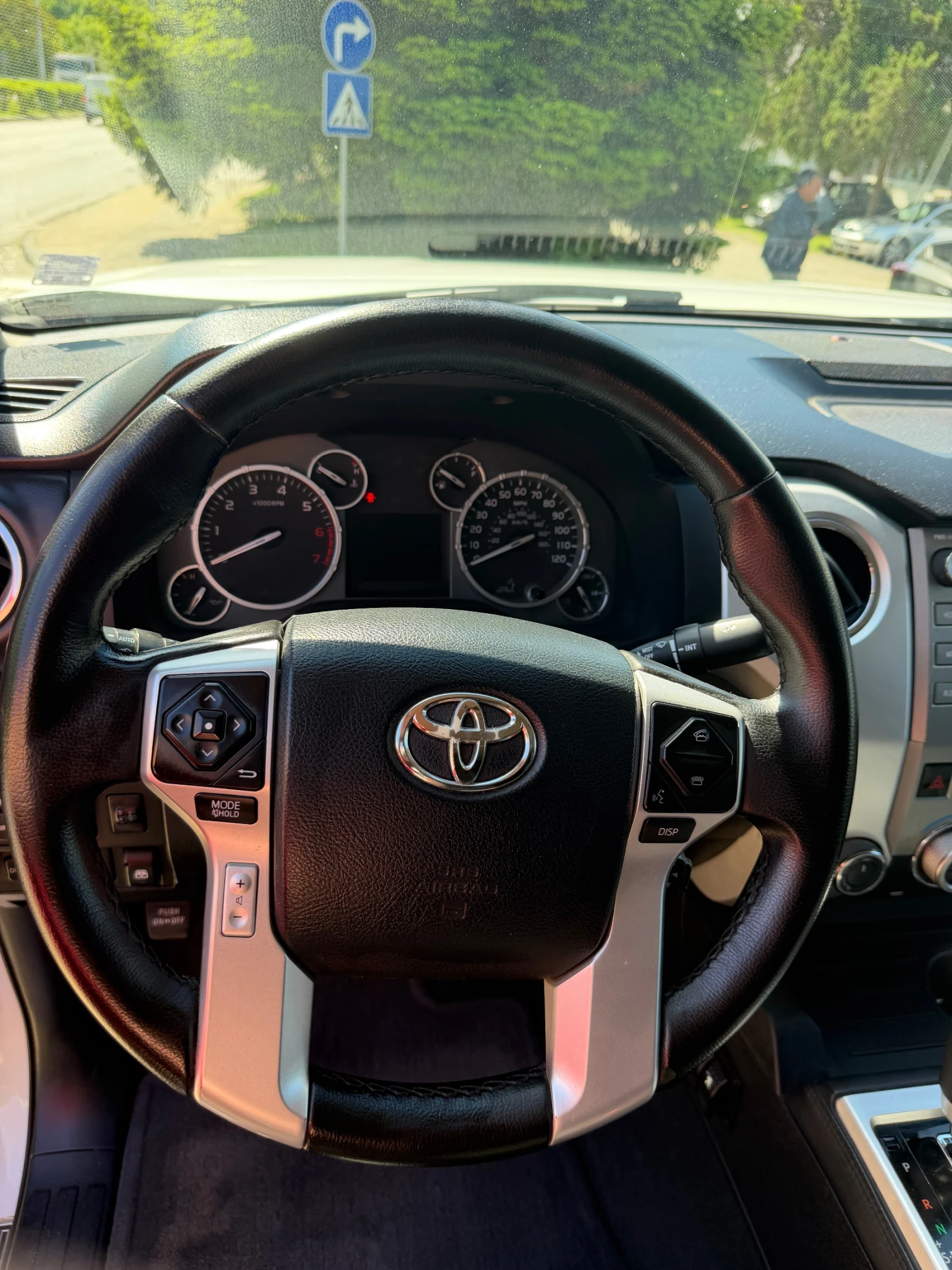 Toyota Tundra, снимка 11 - Автомобили и джипове - 55301515