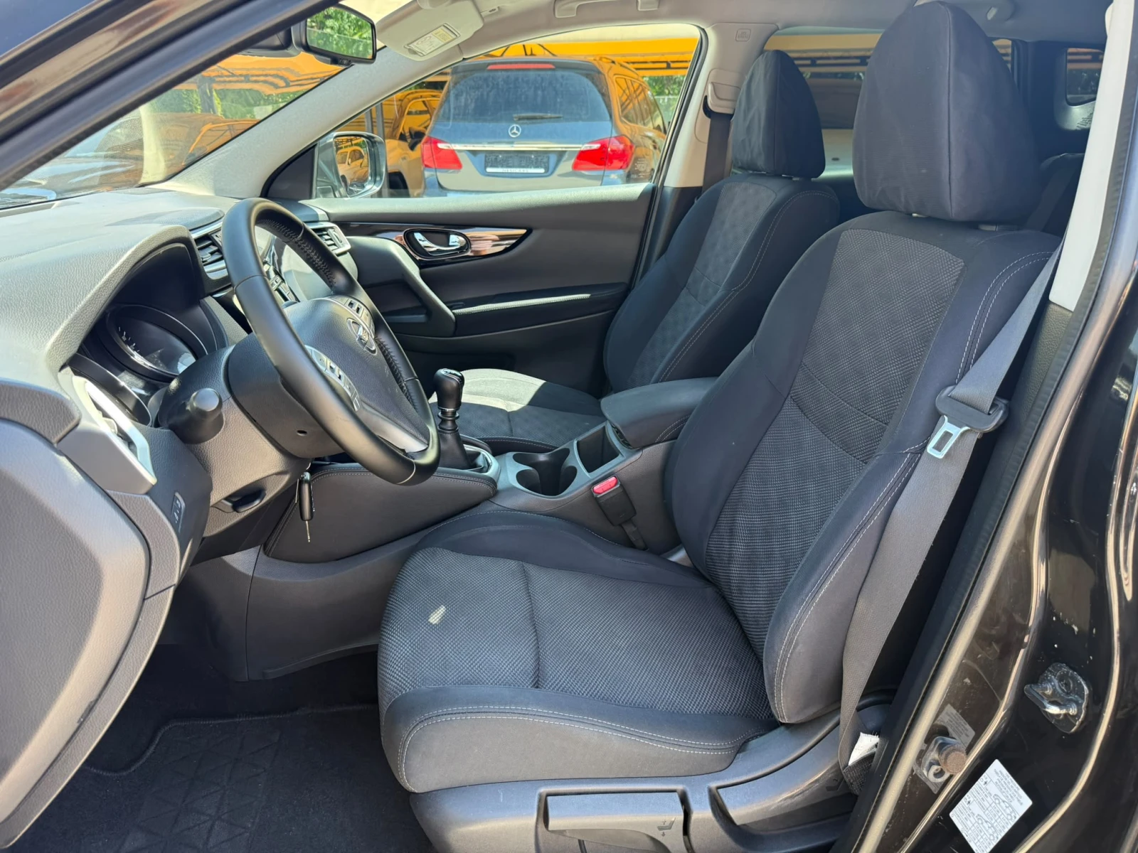 Nissan Qashqai 1.5dci 6ck. TOП СЪСТОЯНИЕ !!!!!, снимка 9 - Автомобили и джипове - 55626380