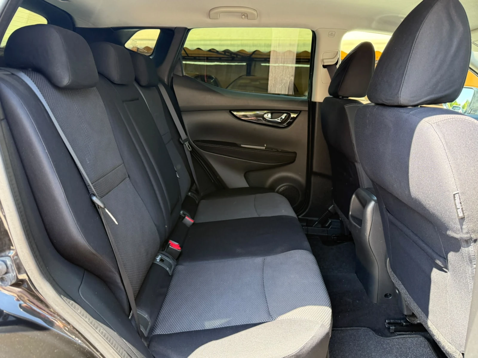 Nissan Qashqai 1.5dci 6ck. TOП СЪСТОЯНИЕ !!!!!, снимка 15 - Автомобили и джипове - 55626380